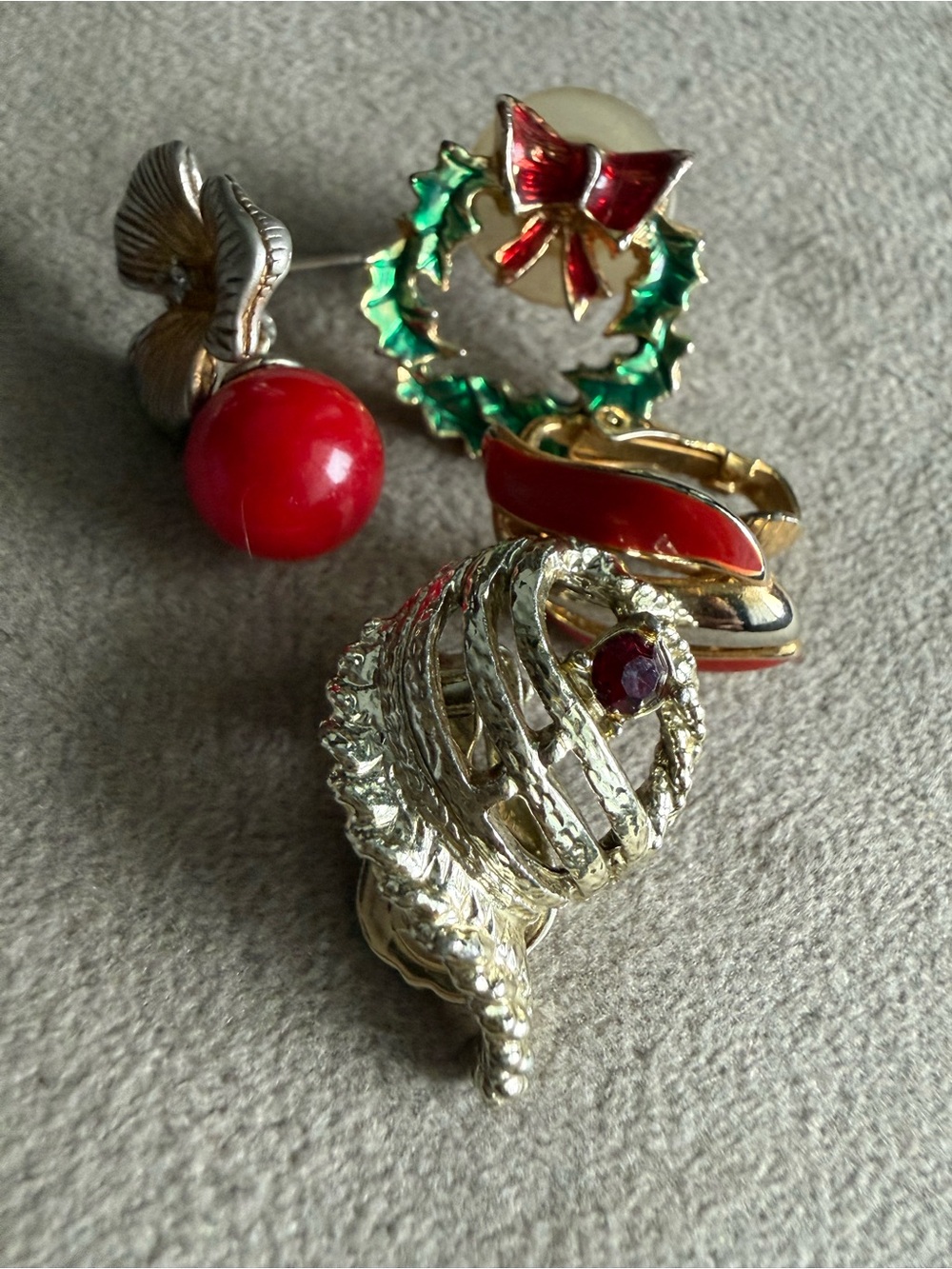 Vintage-Inspired Gold Tone Christmas Wreath and Red Accent mix earrings